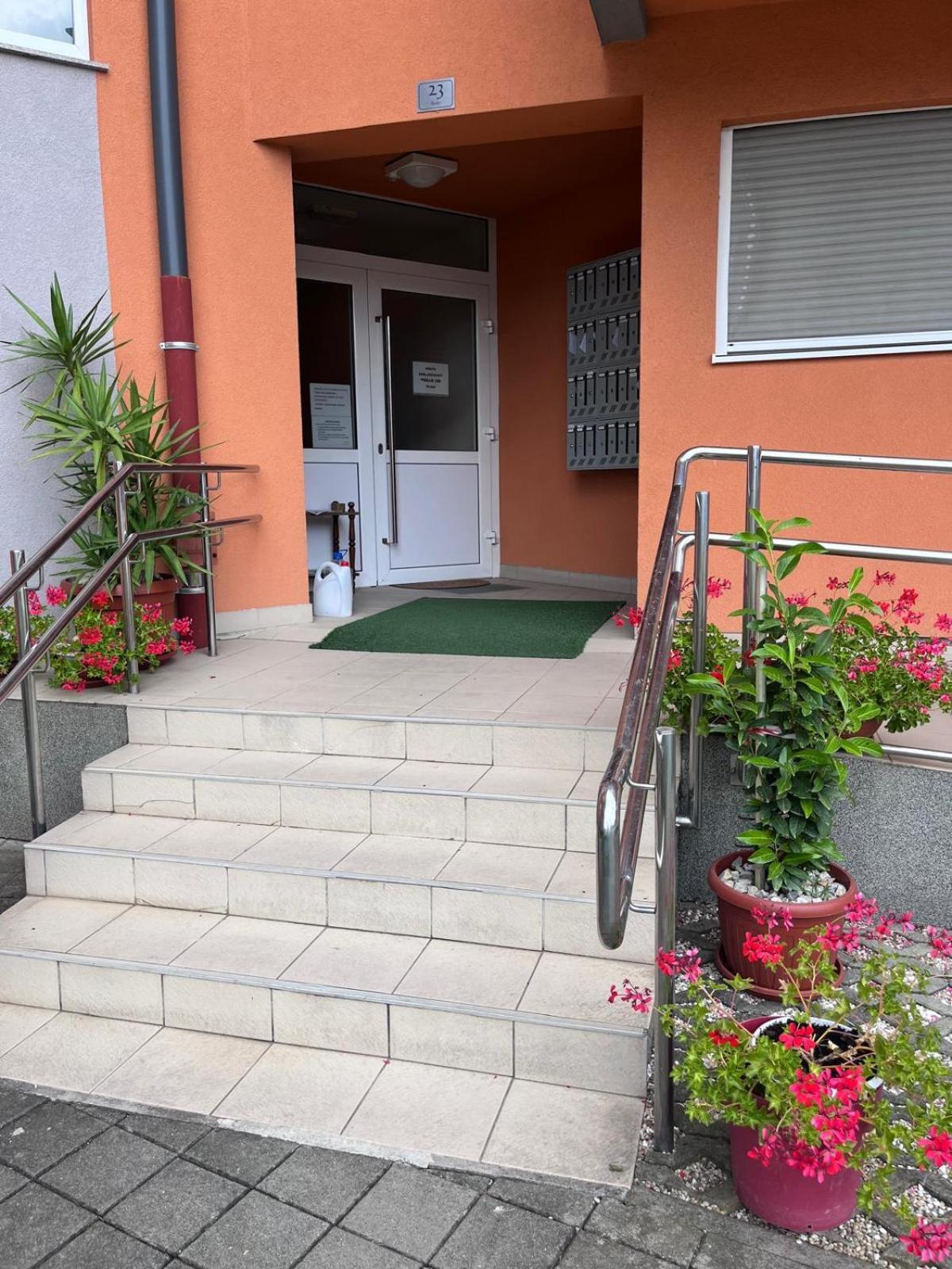 Studio Apartman - Sweet&Little Vrbovec Exterior foto