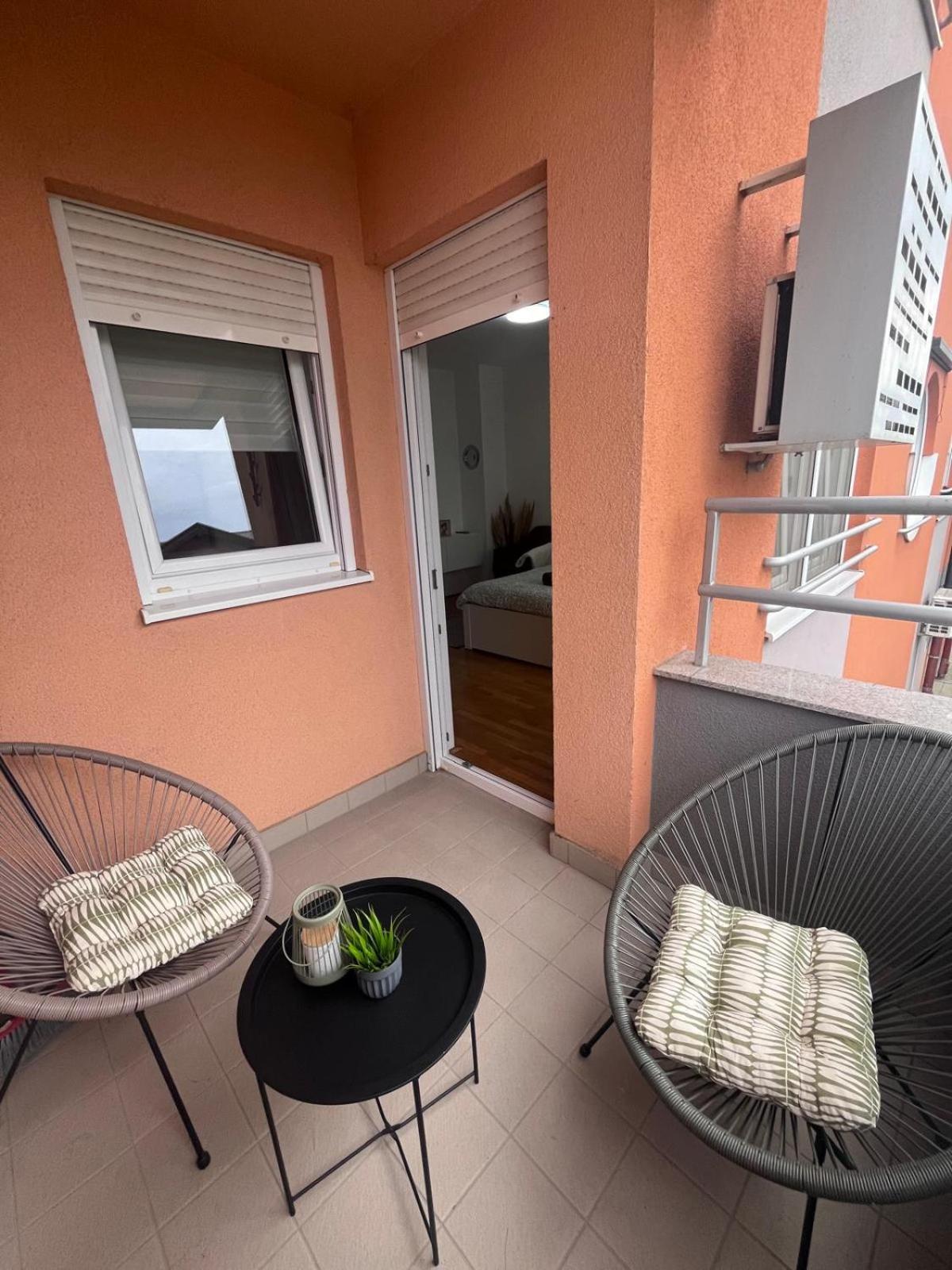 Studio Apartman - Sweet&Little Vrbovec Exterior foto